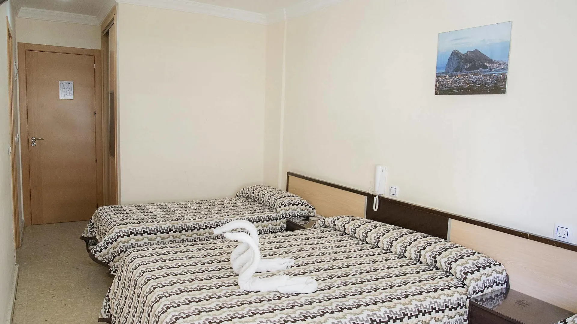 Hotell Hostal La Campana La Línea de la Concepción